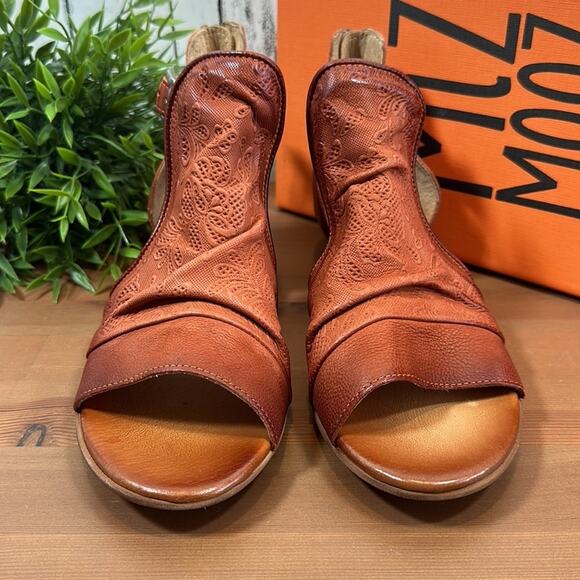 Miz Mooz Corra Leather Wide Width Heeled Sandals Size 38W - Picture 4 of 9